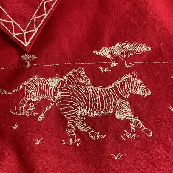 Bobbie Brooks Maroon Blouse Top Size Large 12/14 Jungle Animals EUC - Picture 9 of 10